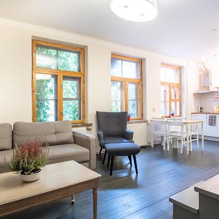 Dream Stay - Bright 2-Bedroom 2-Floor Old Town Apartment Tallinn Bagian luar foto