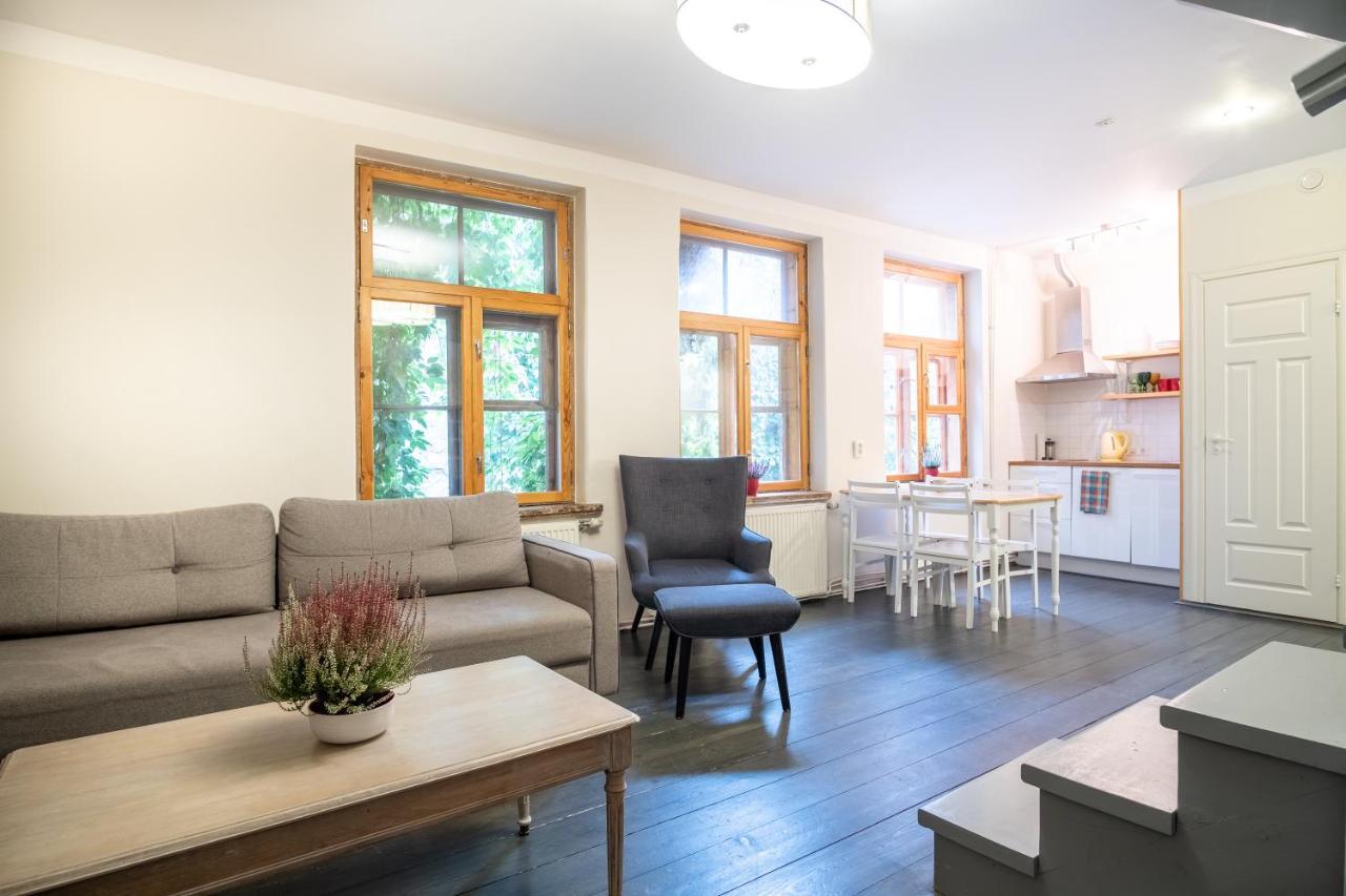 Dream Stay - Bright 2-Bedroom 2-Floor Old Town Apartment Tallinn Bagian luar foto