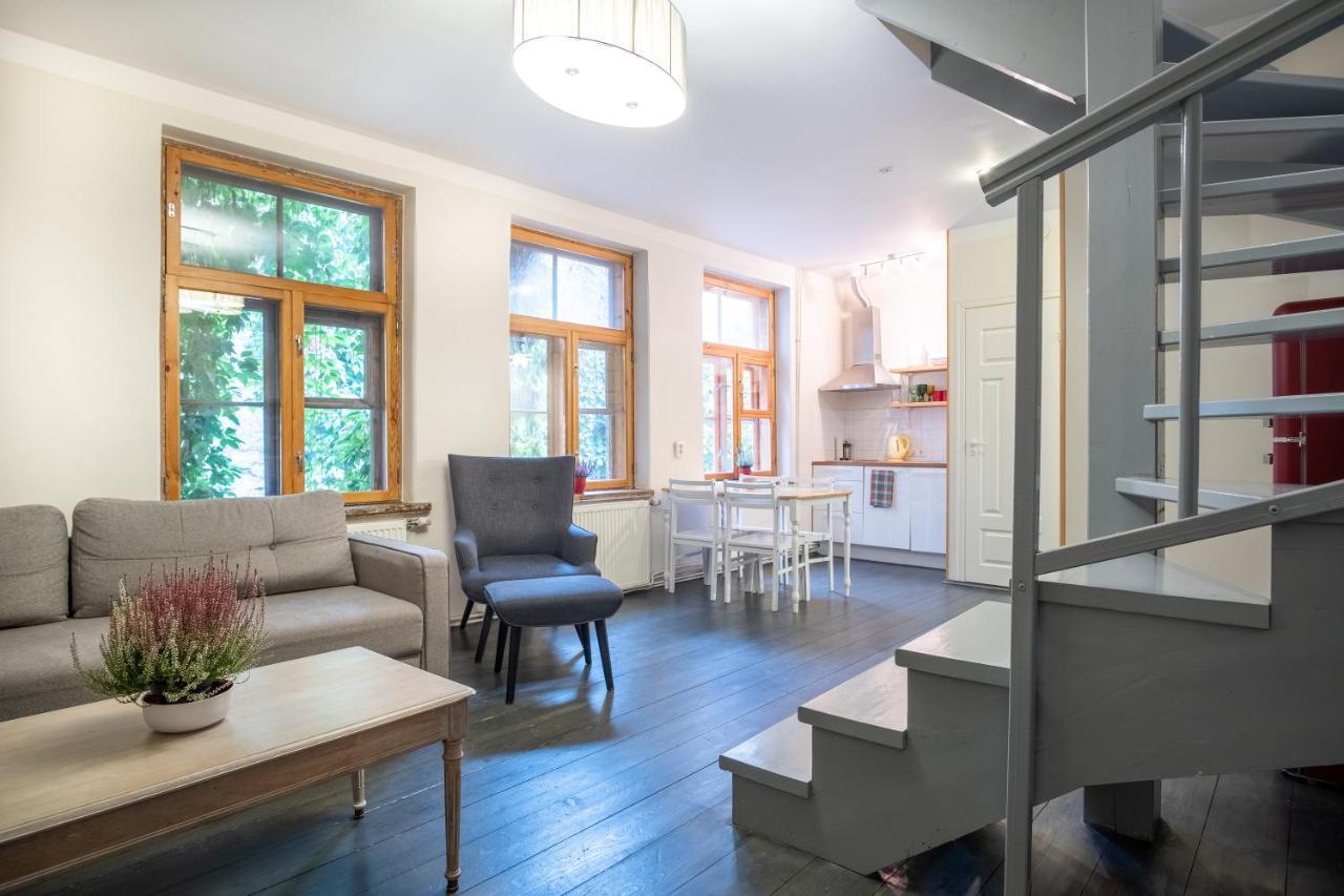 Dream Stay - Bright 2-Bedroom 2-Floor Old Town Apartment Tallinn Bagian luar foto