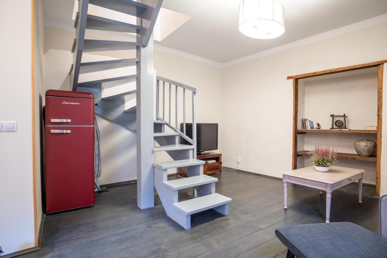 Dream Stay - Bright 2-Bedroom 2-Floor Old Town Apartment Tallinn Bagian luar foto
