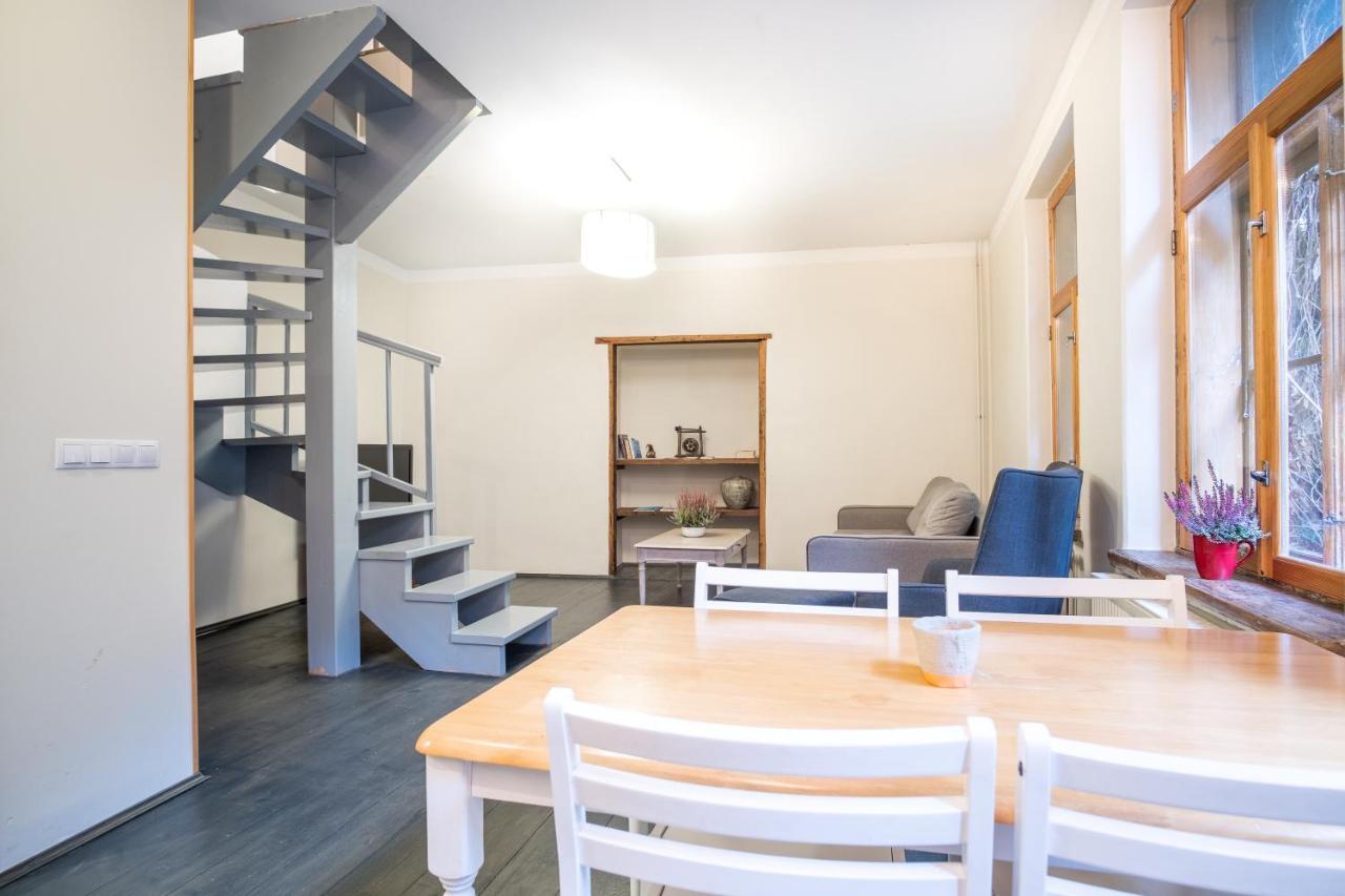 Dream Stay - Bright 2-Bedroom 2-Floor Old Town Apartment Tallinn Bagian luar foto