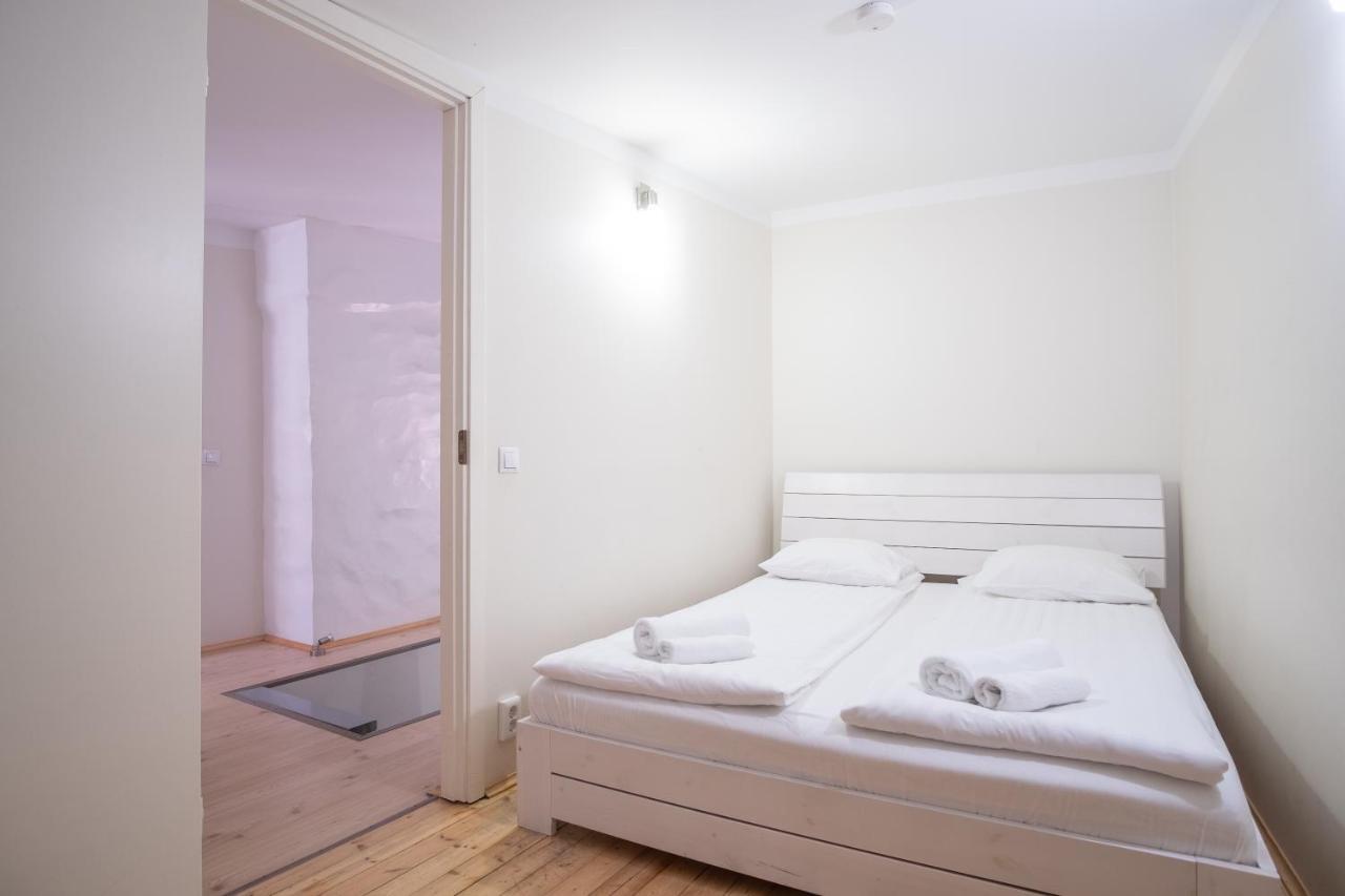 Dream Stay - Bright 2-Bedroom 2-Floor Old Town Apartment Tallinn Bagian luar foto