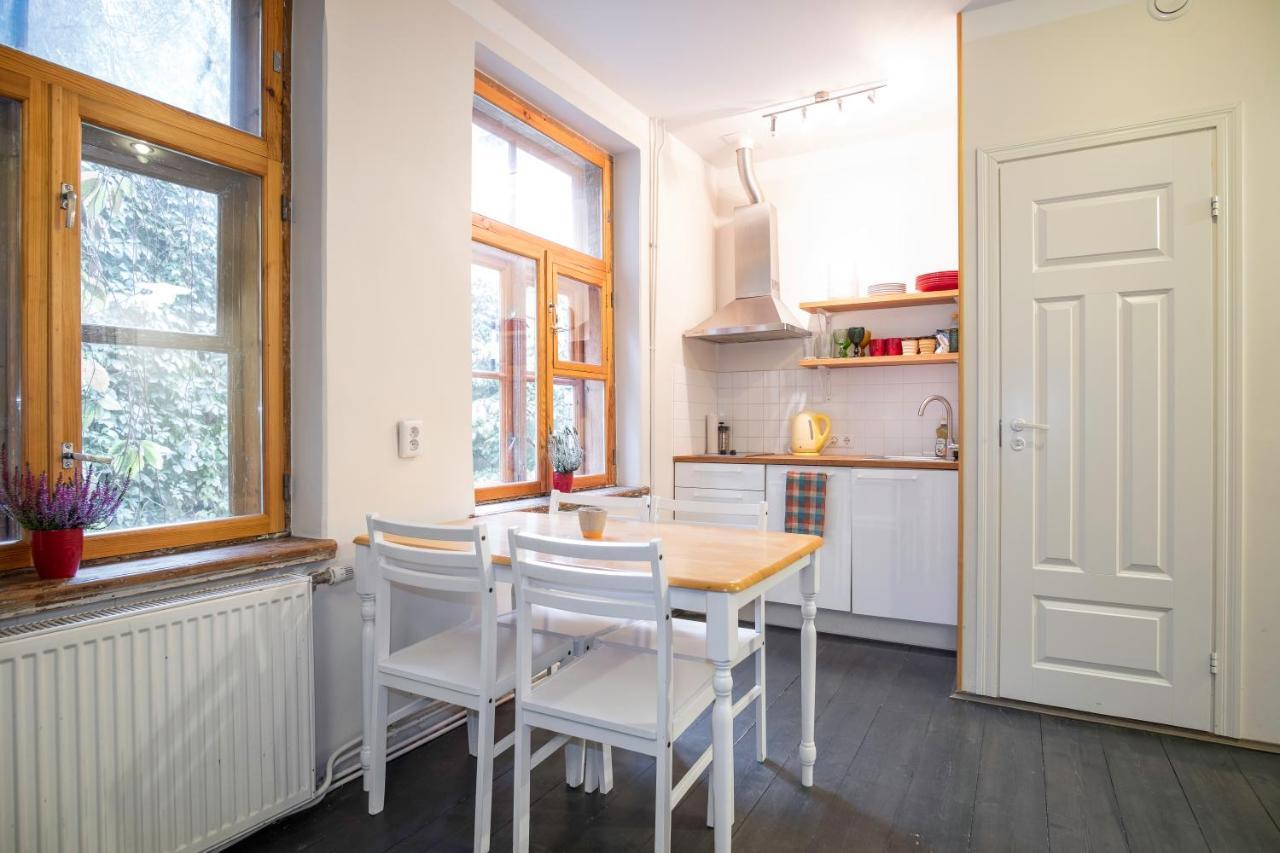 Dream Stay - Bright 2-Bedroom 2-Floor Old Town Apartment Tallinn Bagian luar foto