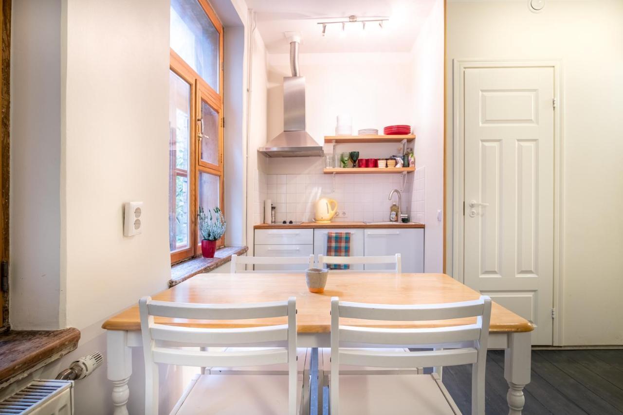 Dream Stay - Bright 2-Bedroom 2-Floor Old Town Apartment Tallinn Bagian luar foto
