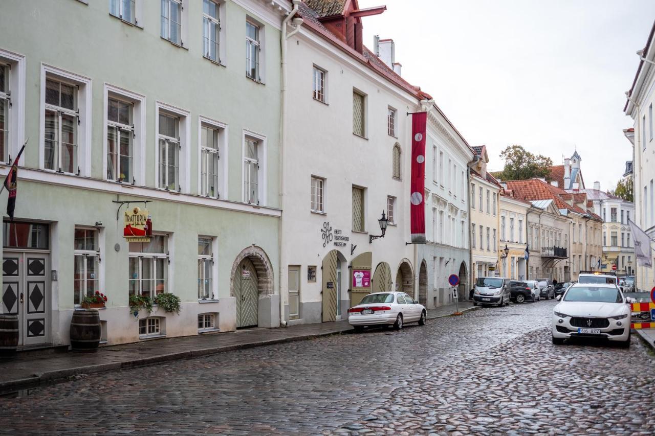 Dream Stay - Bright 2-Bedroom 2-Floor Old Town Apartment Tallinn Bagian luar foto