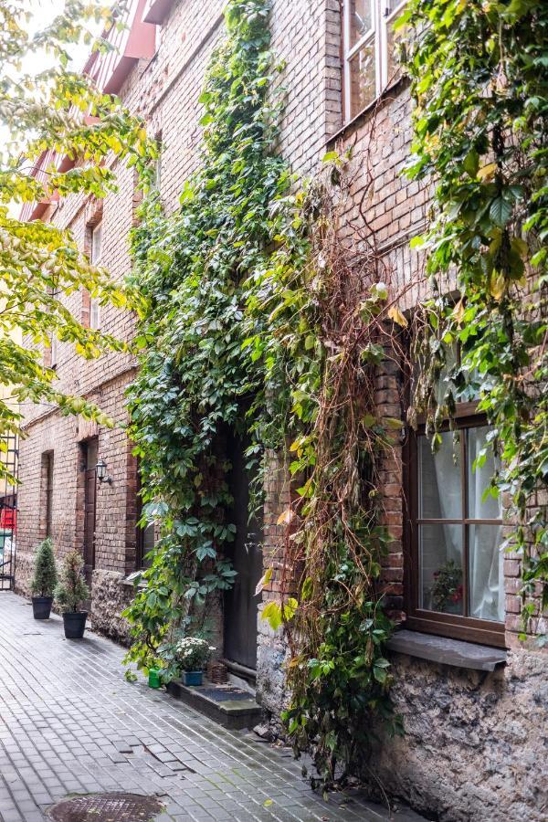 Dream Stay - Bright 2-Bedroom 2-Floor Old Town Apartment Tallinn Bagian luar foto