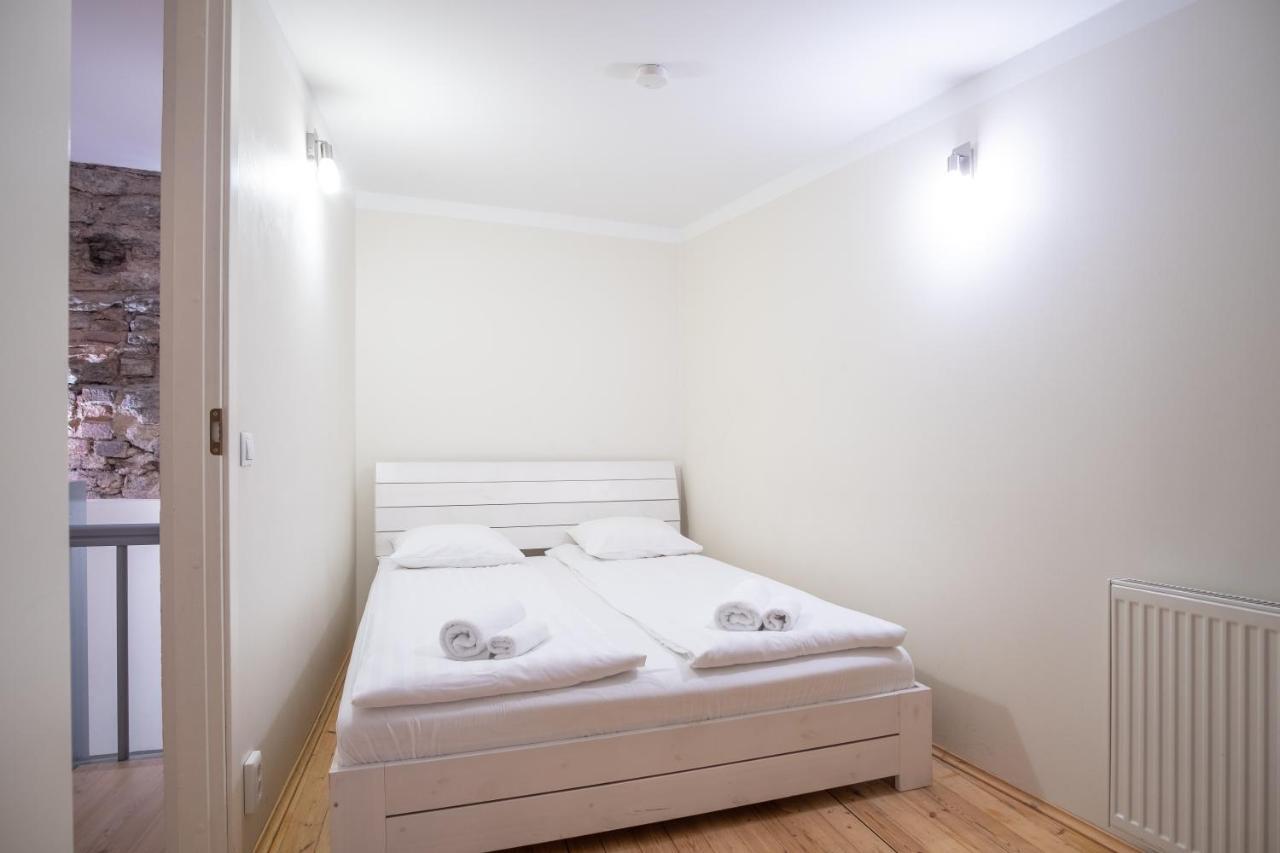 Dream Stay - Bright 2-Bedroom 2-Floor Old Town Apartment Tallinn Bagian luar foto