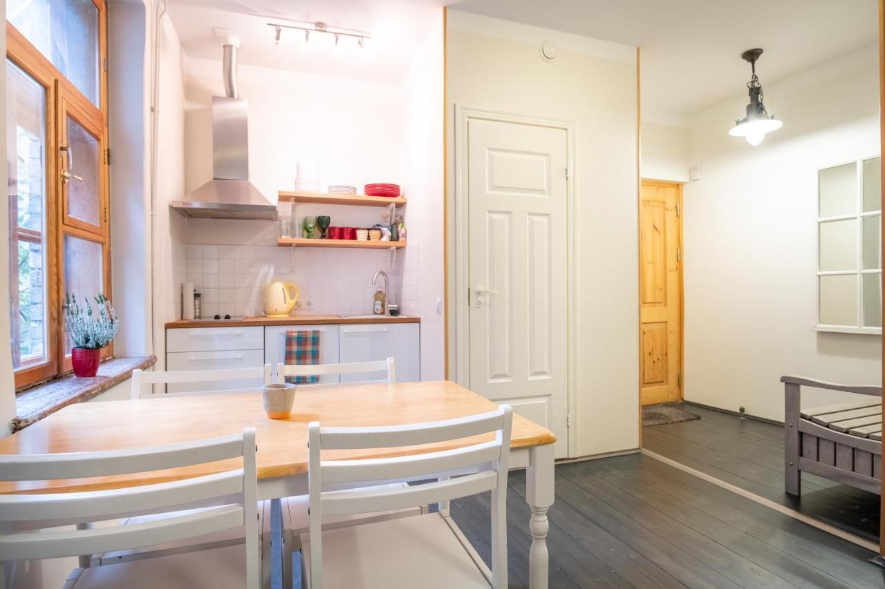 Dream Stay - Bright 2-Bedroom 2-Floor Old Town Apartment Tallinn Bagian luar foto